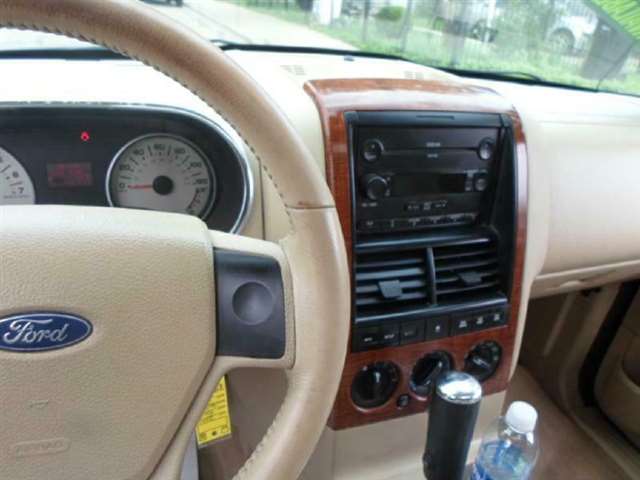 2006 Ford Explorer Eddie Bauer 4dr SUV 4WD w/V6